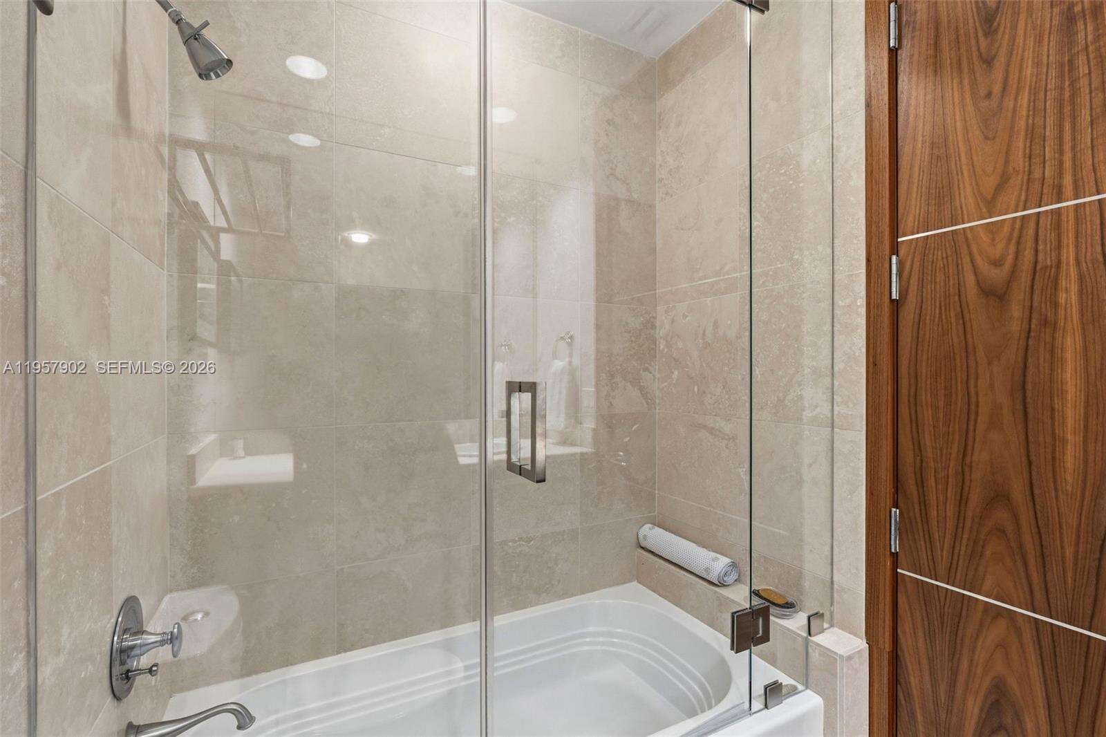 THE RESIDENCES AT THE BATH CLUB - 5959 Collins Ave, Miami Beach, FL 33140 | Picture 27