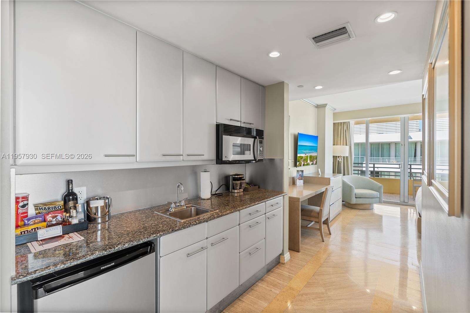 Hilton Bentley at 101 Ocean Dr, Miami Beach, FL 33139 - For Sale photo 6