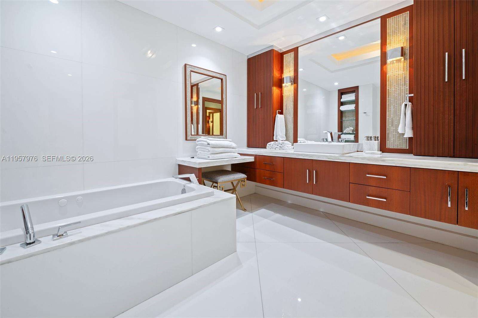 TRUMP ROYALE - 18201 Collins Ave, Sunny Isles Beach, FL 33160 | Picture 23