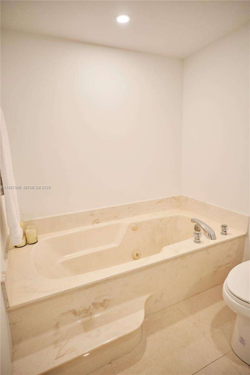 BRICKELL KEY ONE - 520 Brickell Key Dr, Miami, FL 33131 | Picture 12