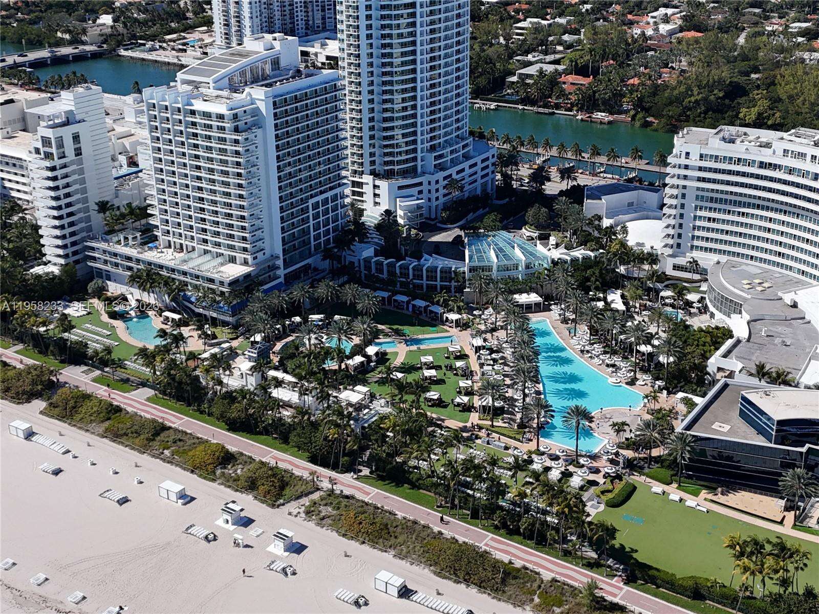 FONTAINEBLEAU III OCEAN CLUB - 4391 Collins Ave, Miami Beach, FL 33140 | Picture 4