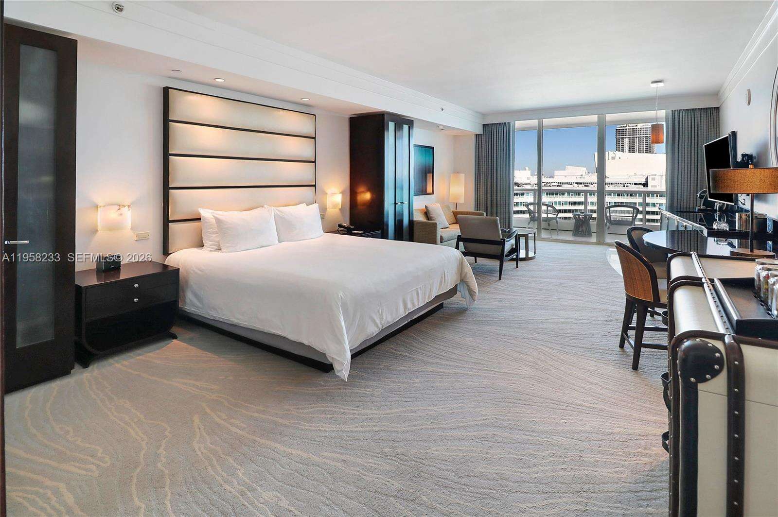 FONTAINEBLEAU III OCEAN CLUB - 4391 Collins Ave, Miami Beach, FL 33140 | Picture 6