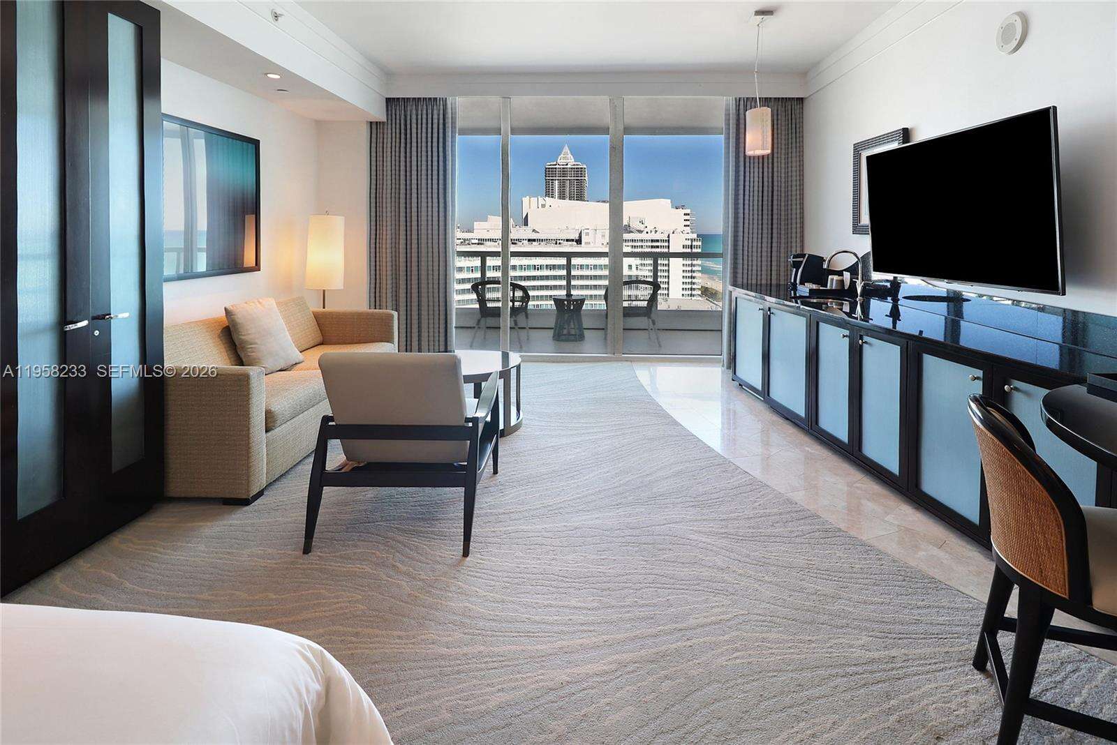 FONTAINEBLEAU III OCEAN CLUB - 4391 Collins Ave, Miami Beach, FL 33140 | Picture 7