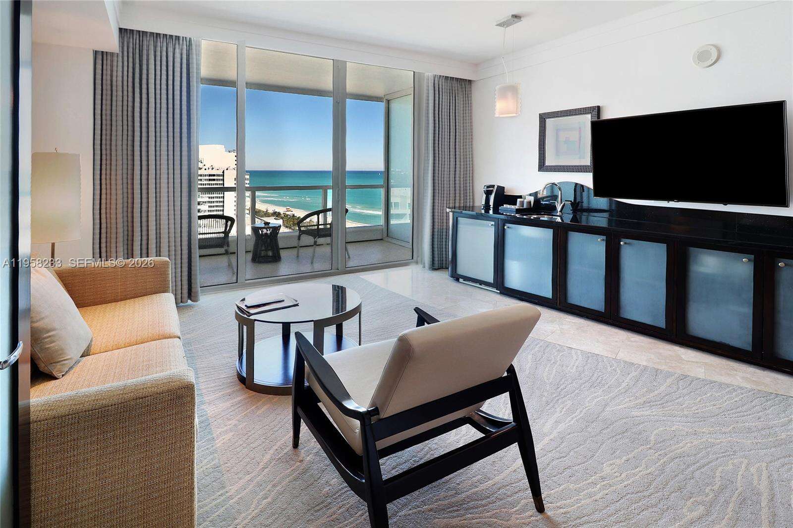 FONTAINEBLEAU III OCEAN CLUB - 4391 Collins Ave, Miami Beach, FL 33140 | Picture 8