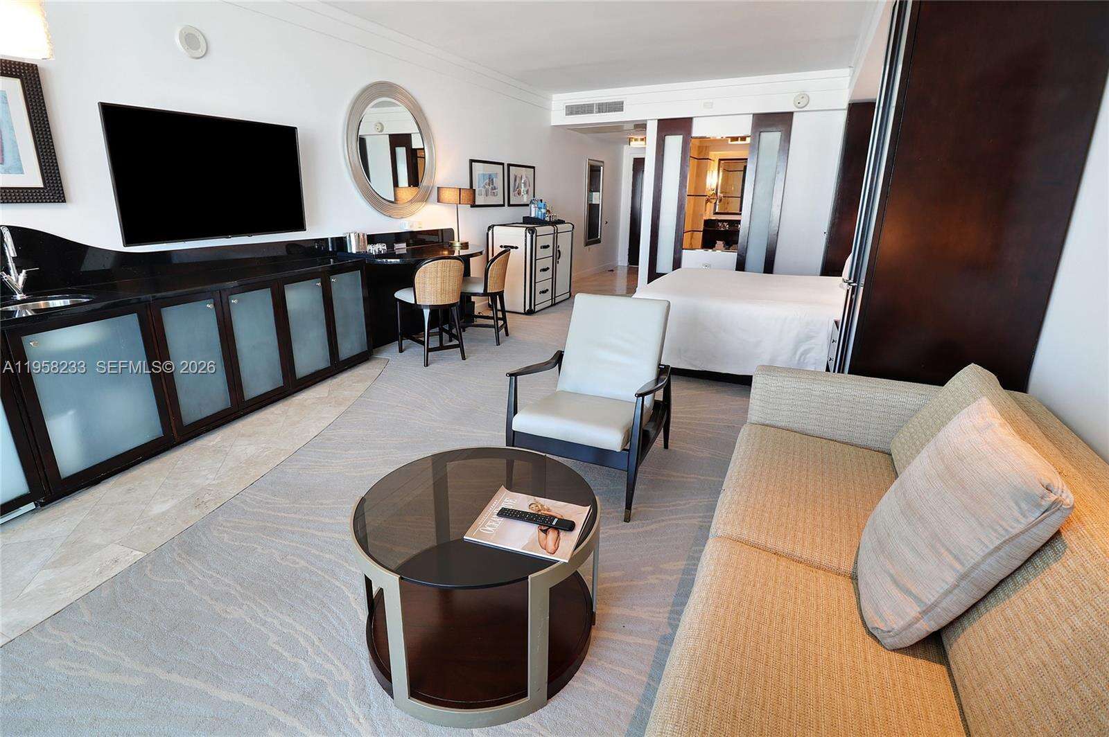 FONTAINEBLEAU III OCEAN CLUB - 4391 Collins Ave, Miami Beach, FL 33140 | Picture 9