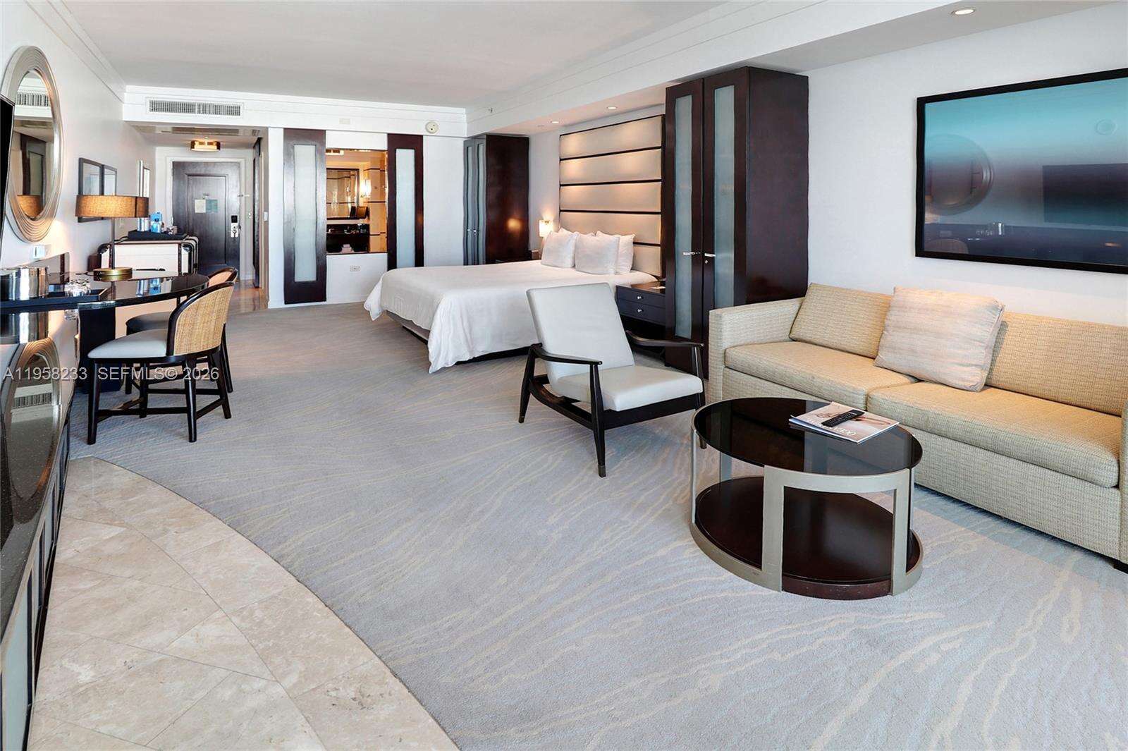 FONTAINEBLEAU III OCEAN CLUB - 4391 Collins Ave, Miami Beach, FL 33140 | Picture 10