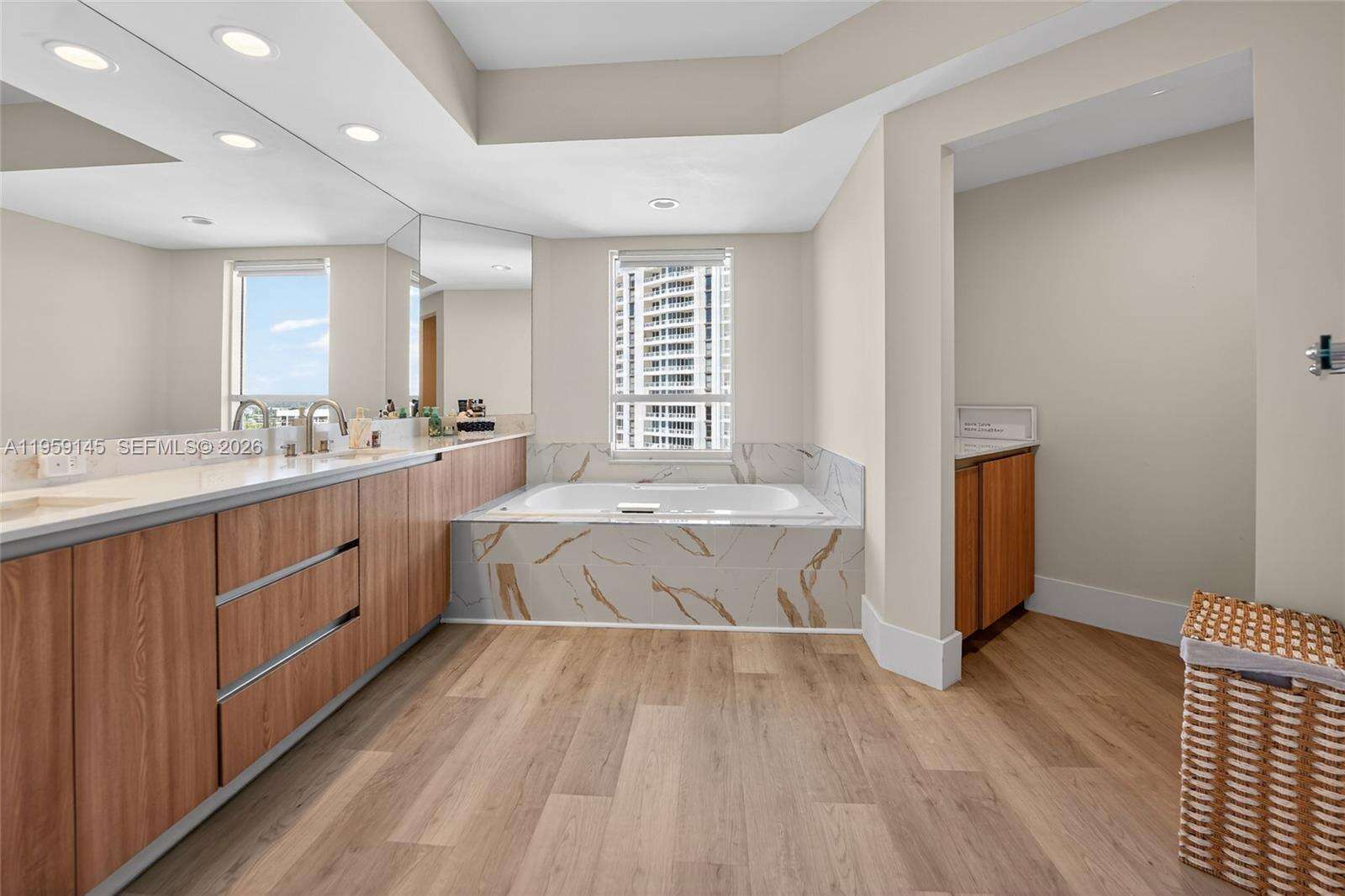 ATLANTIC III AT THE POINT - 21050 Point Pl, Aventura, FL 33180 | Picture 22