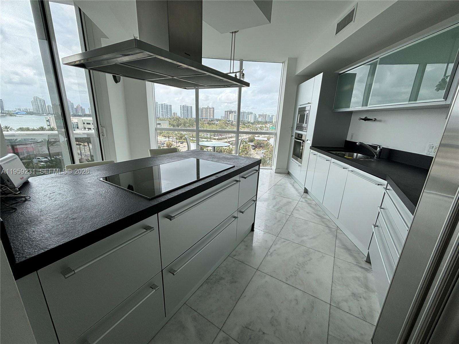 TRUMP ROYALE - 18201 Collins Ave, Sunny Isles Beach, FL 33160 | Picture 4