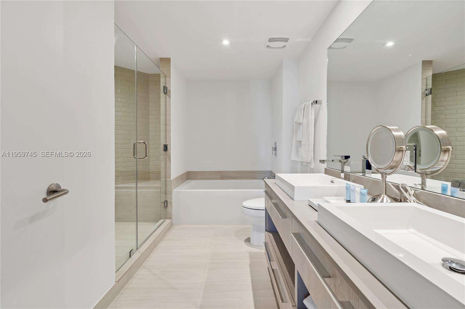 Hyde Beach House at 4010 Ocean Dr, Hollywood, FL 33019 - For Sale photo 17