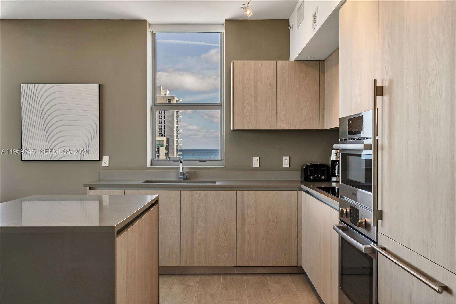 Hyde Beach House at 4010 Ocean Dr, Hollywood, FL 33019 - For Sale photo 6