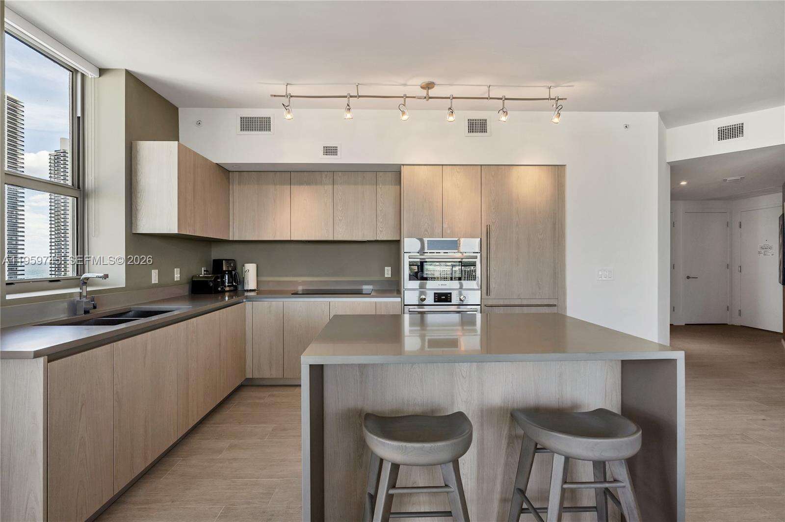 Hyde Beach House at 4010 Ocean Dr, Hollywood, FL 33019 - For Sale photo 7