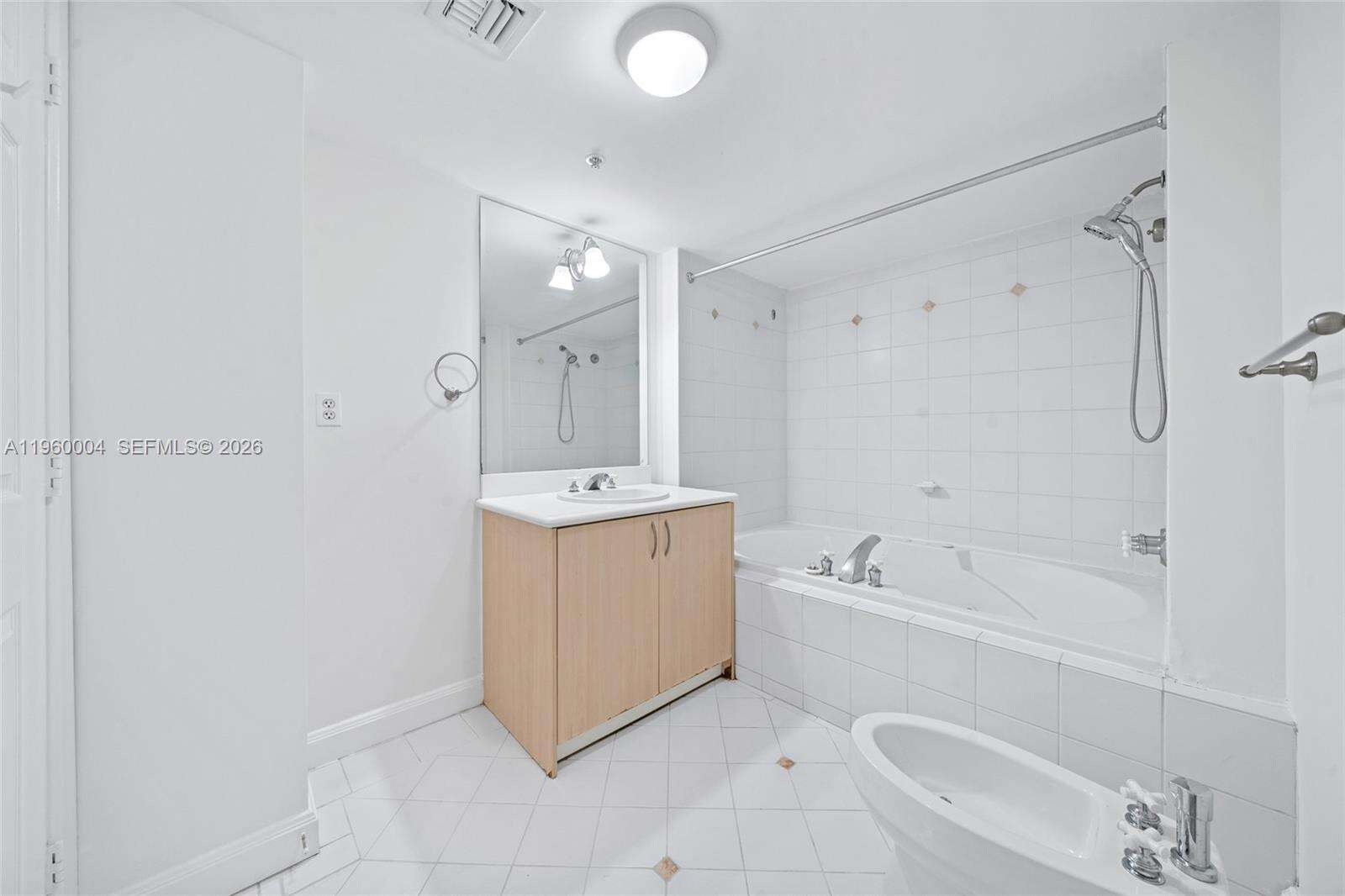 THE MUTINY - 2951 Bayshore Dr, Miami, FL 33133 | Picture 16