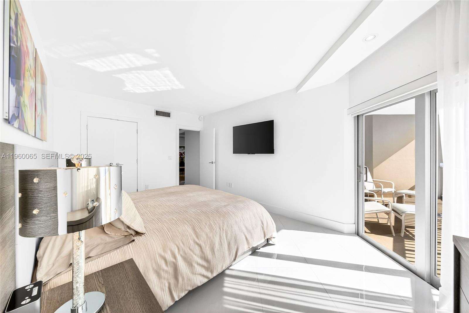 The Hemispheres at 1950 Ocean Dr, Hallandale Beach, FL 33009 - For Sale photo 16