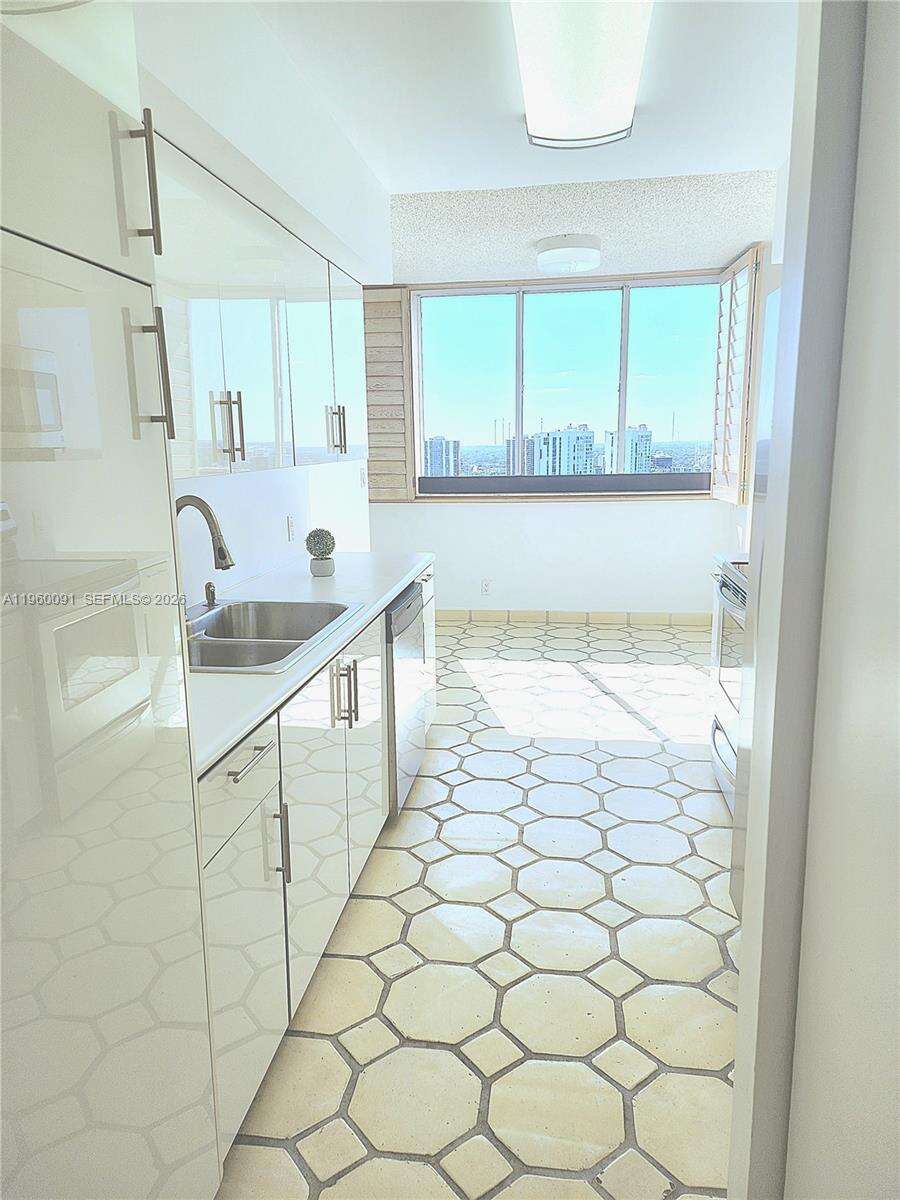 The Landmark at 20185 Country Club Dr, Aventura, FL 33180 - For Sale photo 16