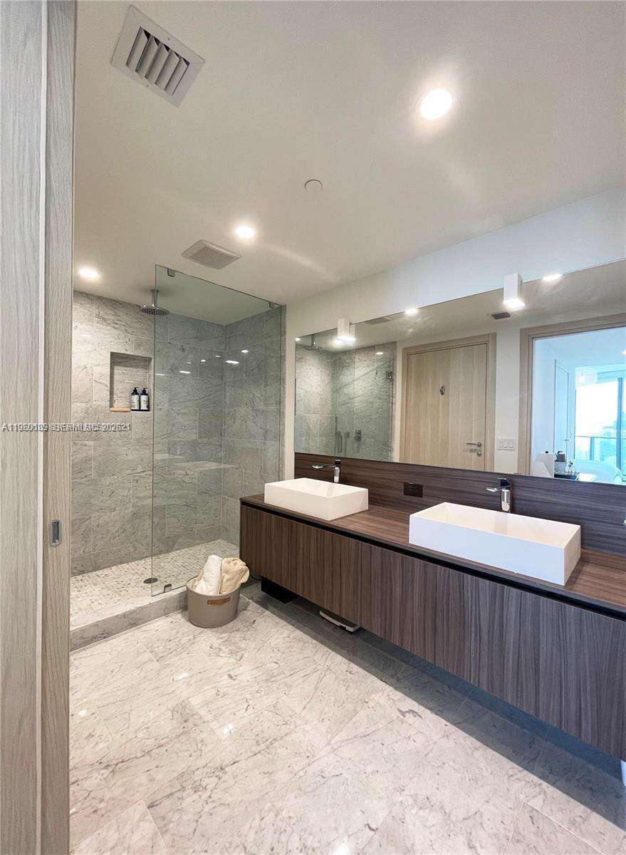 BRICKELL FLATIRON - 1000 Brickell Plz, Miami, FL 33131 | Picture 11