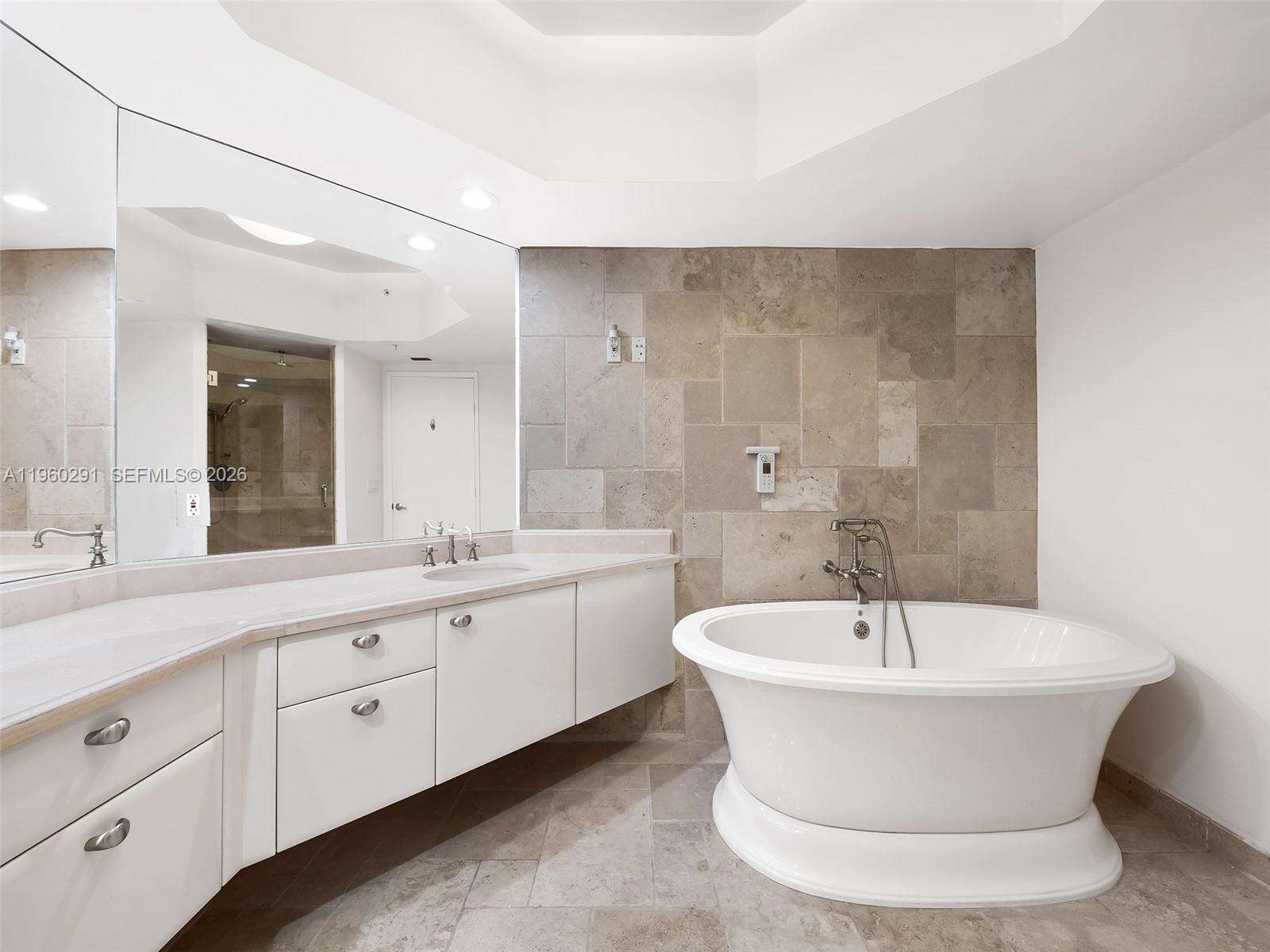 LAS OLAS RIVER HOUSE - 333 Las Olas Way, Fort Lauderdale, FL 33301 | Picture 17