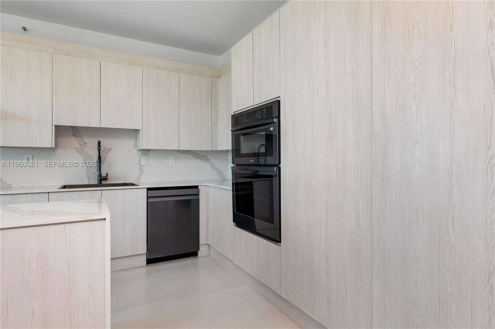 PORTOFINO TOWER - 300 Pointe Dr, Miami Beach, FL 33139 | Picture 18