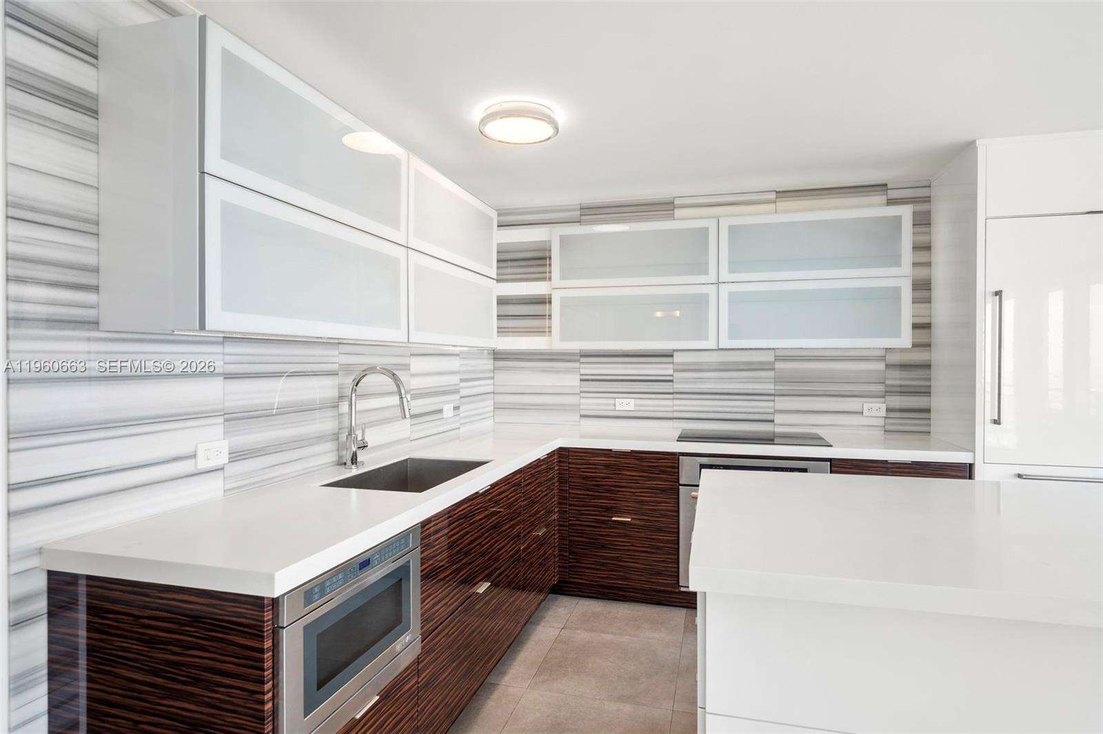 SOUTH POINTE TOWERS CONDO I - 400 Pointe Dr, Miami Beach, FL 33139 | Picture 12