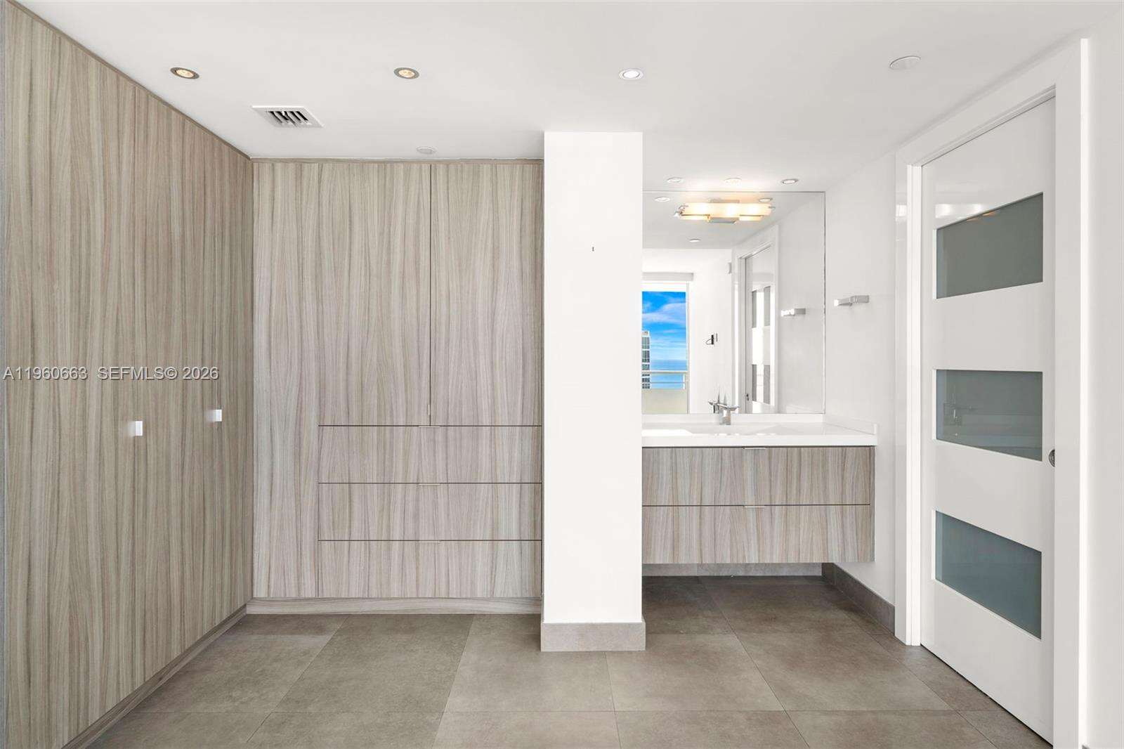 SOUTH POINTE TOWERS CONDO I - 400 Pointe Dr, Miami Beach, FL 33139 | Picture 19