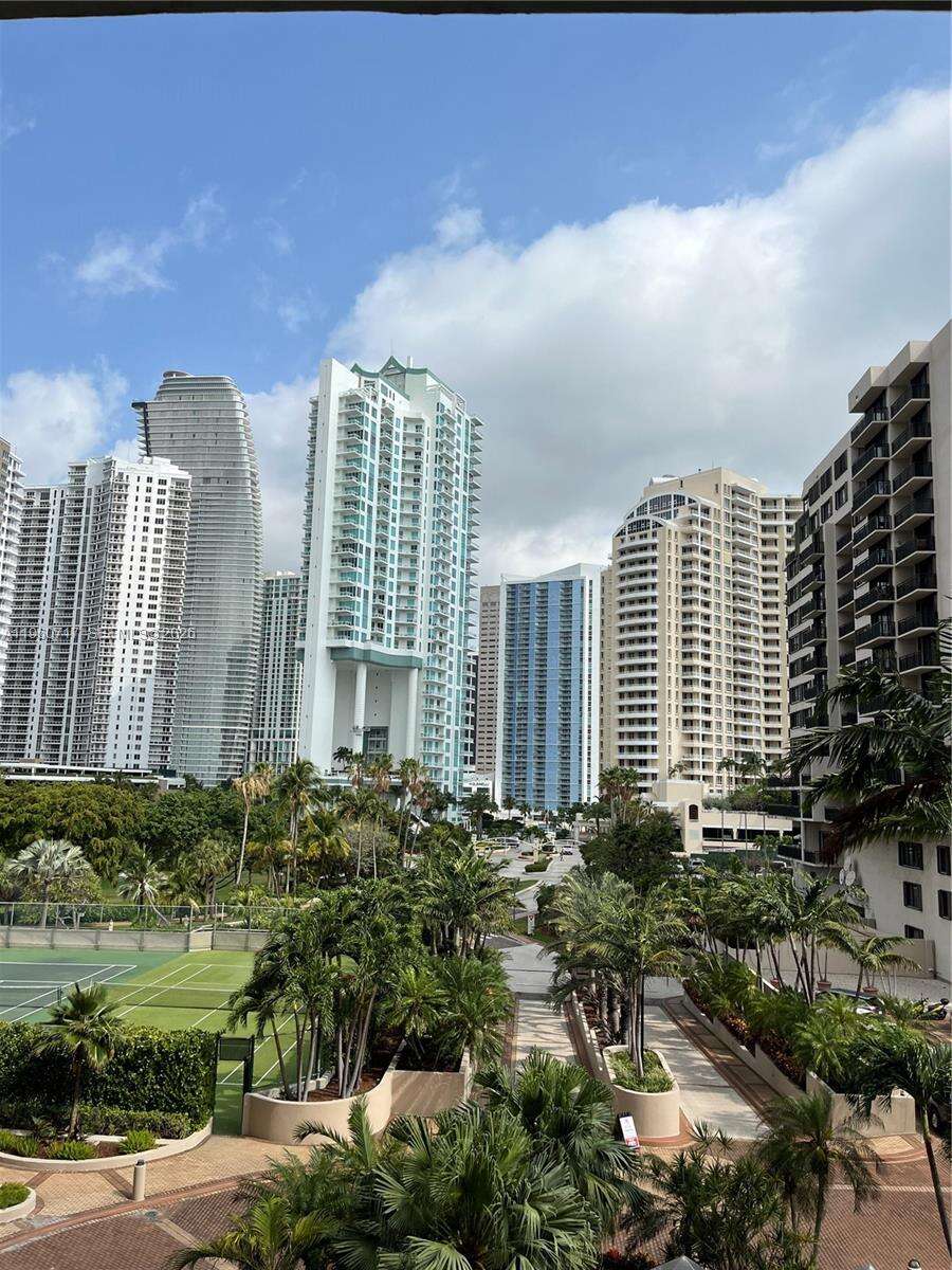 Brickell Key 1 at 520 Brickell Key Dr, Miami, FL 33131 - For Sale photo 2