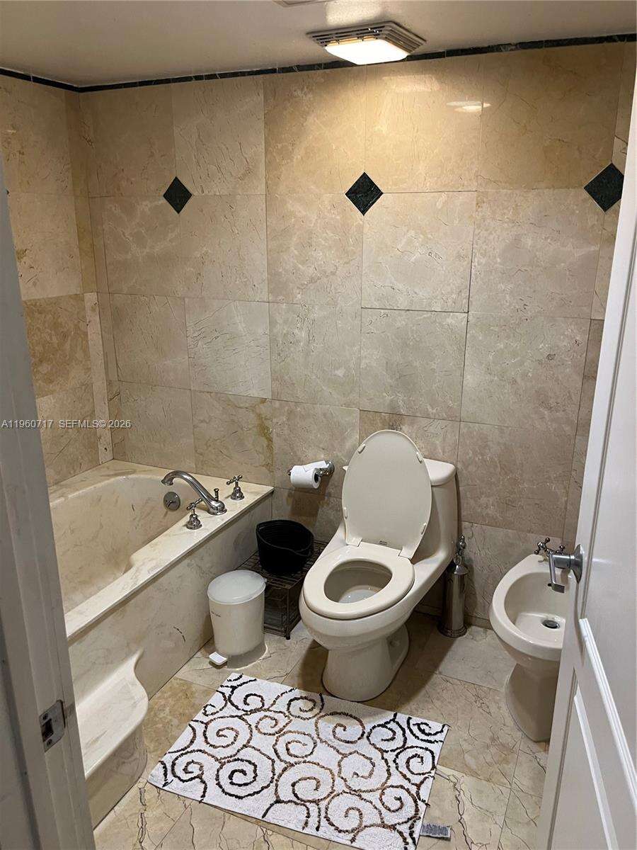 Brickell Key 1 at 520 Brickell Key Dr, Miami, FL 33131 - For Sale photo 10