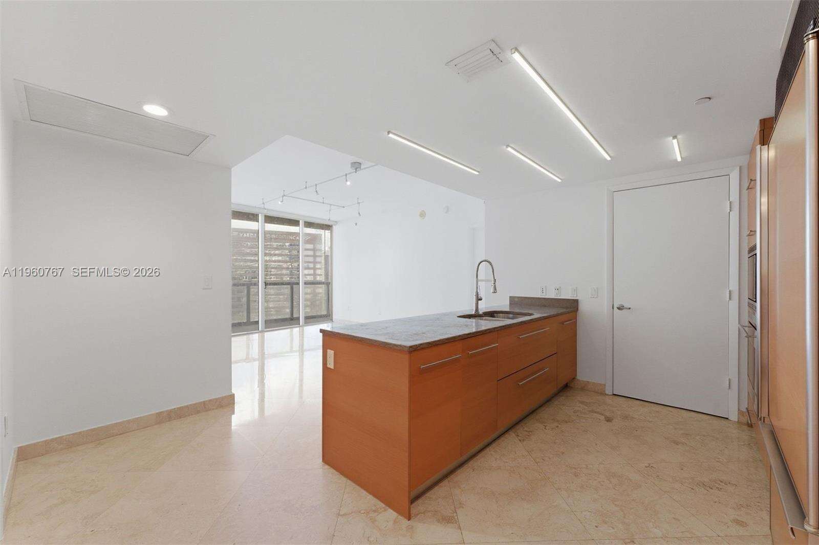 Icon Brickell 1 at 475 Brickell Ave, Miami, FL 33131 - For Sale photo 3