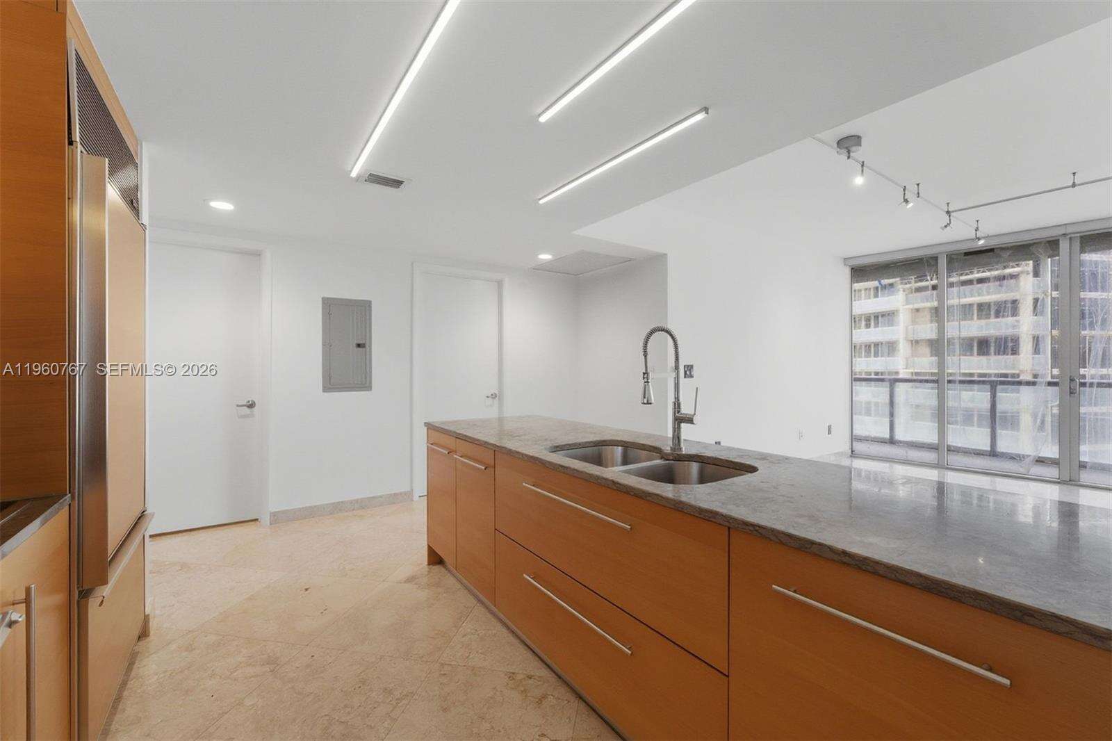 Icon Brickell 1 at 475 Brickell Ave, Miami, FL 33131 - For Sale photo 5