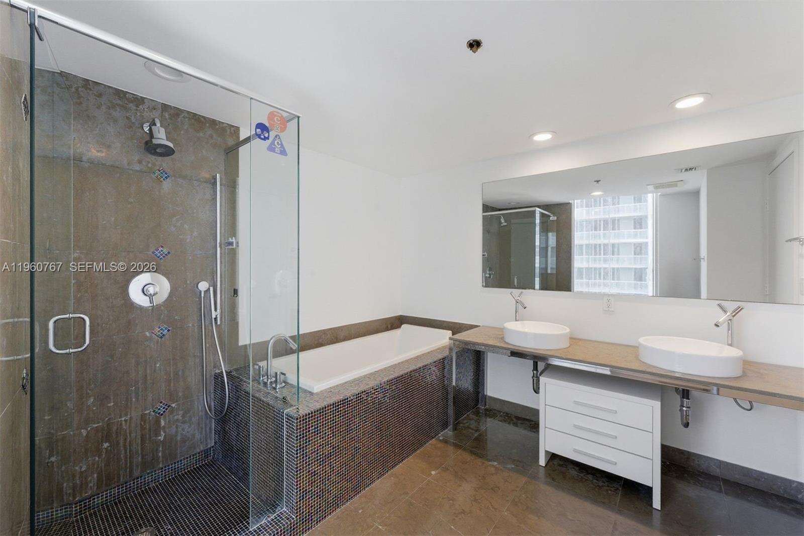 Icon Brickell 1 at 475 Brickell Ave, Miami, FL 33131 - For Sale photo 8