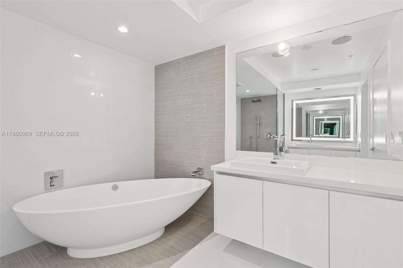 PARQUE TOWERS - 330 Sunny Isles Blvd, Sunny Isles Beach, FL 33160 | Picture 30