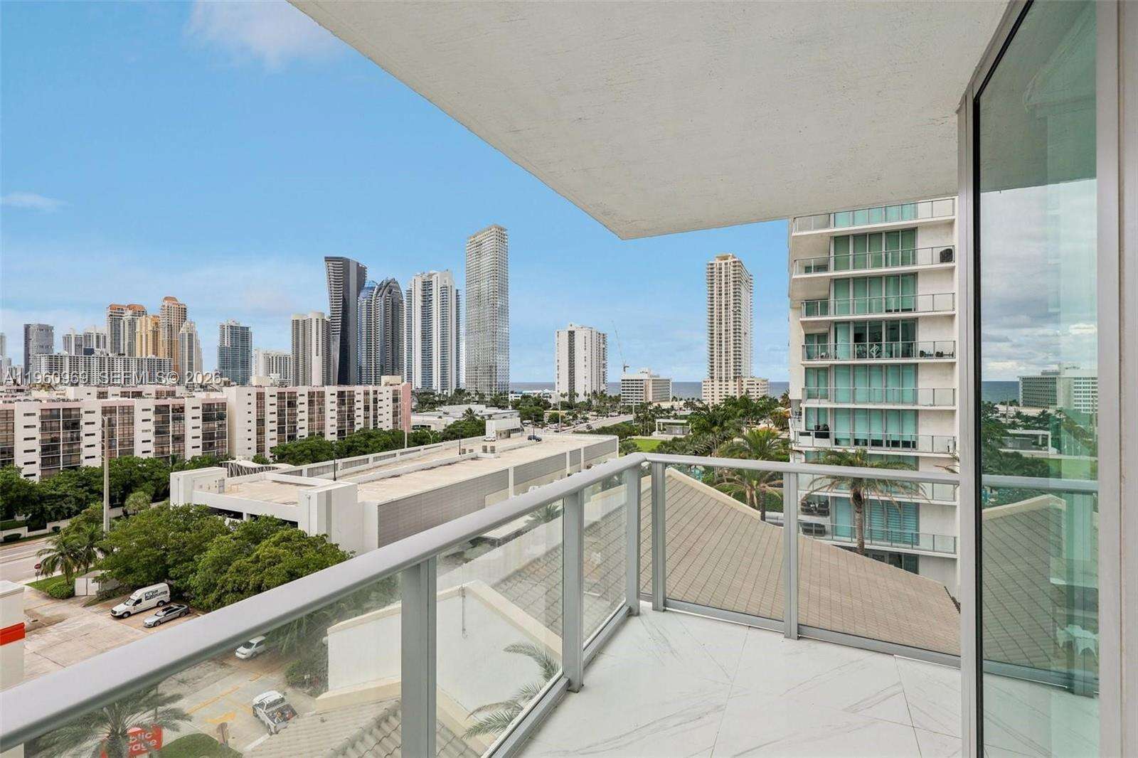 PARQUE TOWERS - 330 Sunny Isles Blvd, Sunny Isles Beach, FL 33160 | Picture 4