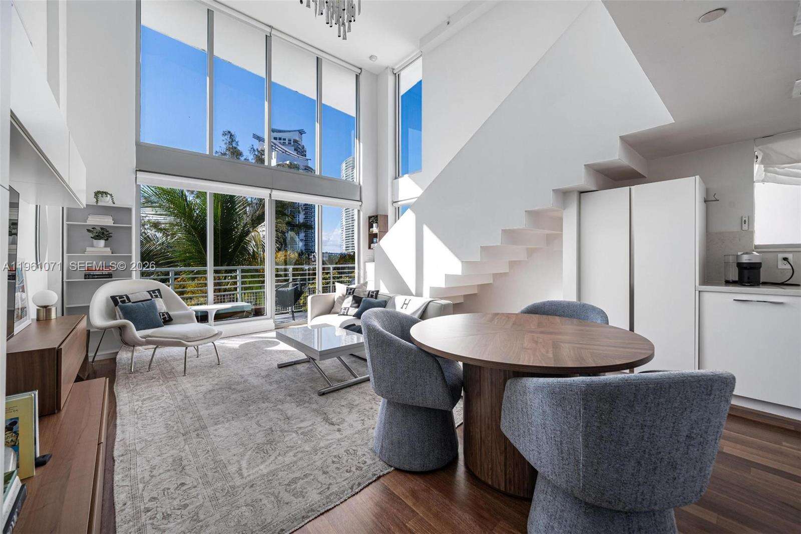 Absolut Condos for Sale & Rent | Picture 1