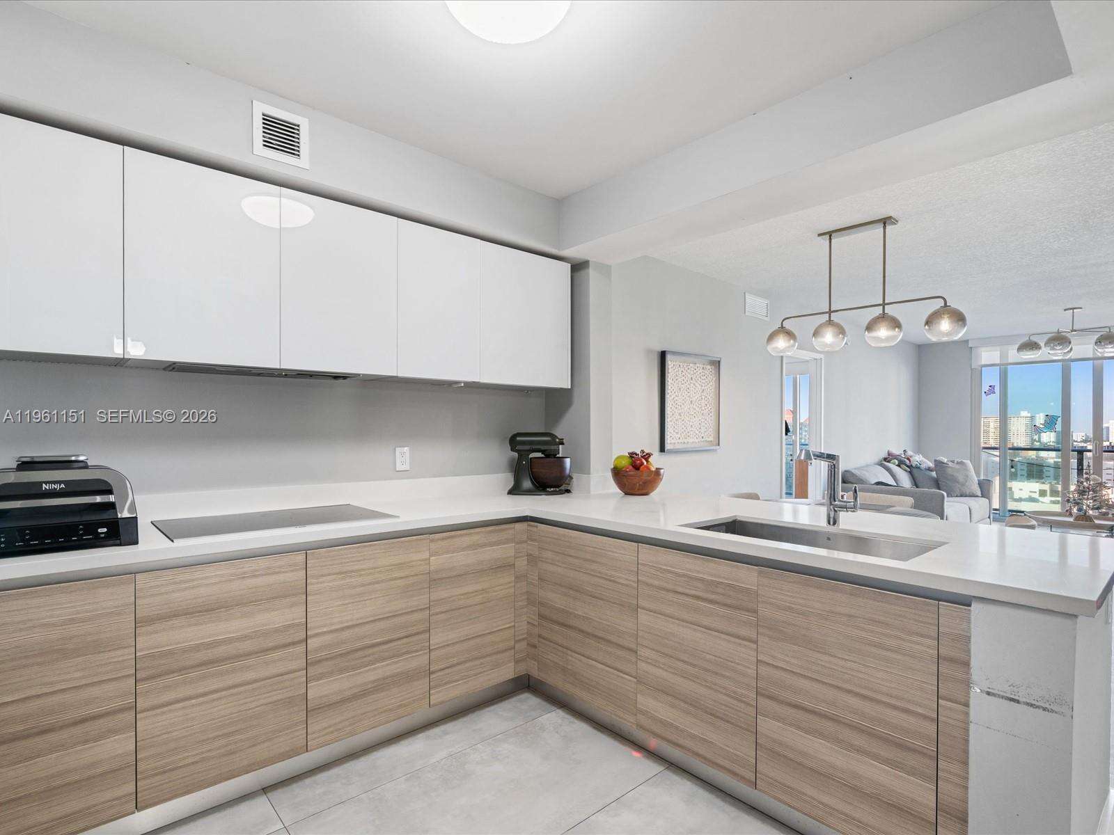 PARQUE TOWERS - 300 Sunny Isles Blvd, Sunny Isles Beach, FL 33160 | Picture 1