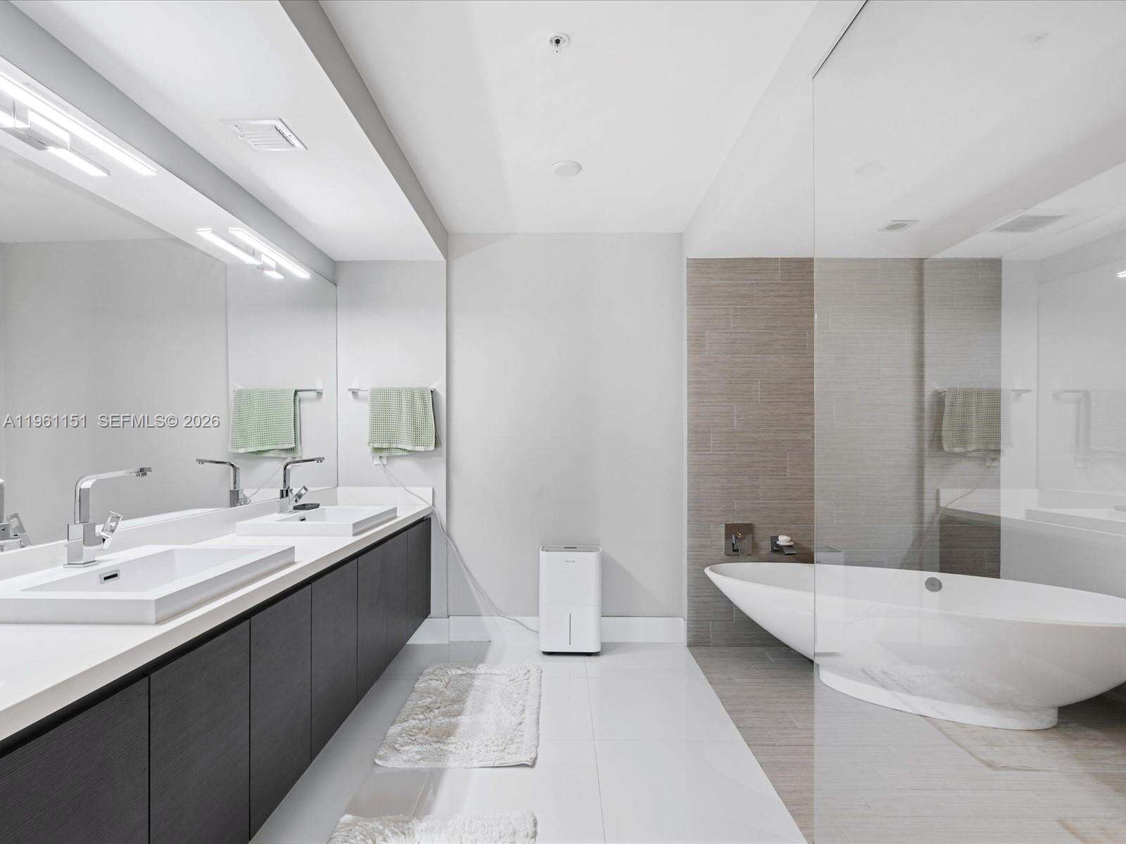 PARQUE TOWERS - 300 Sunny Isles Blvd, Sunny Isles Beach, FL 33160 | Picture 14