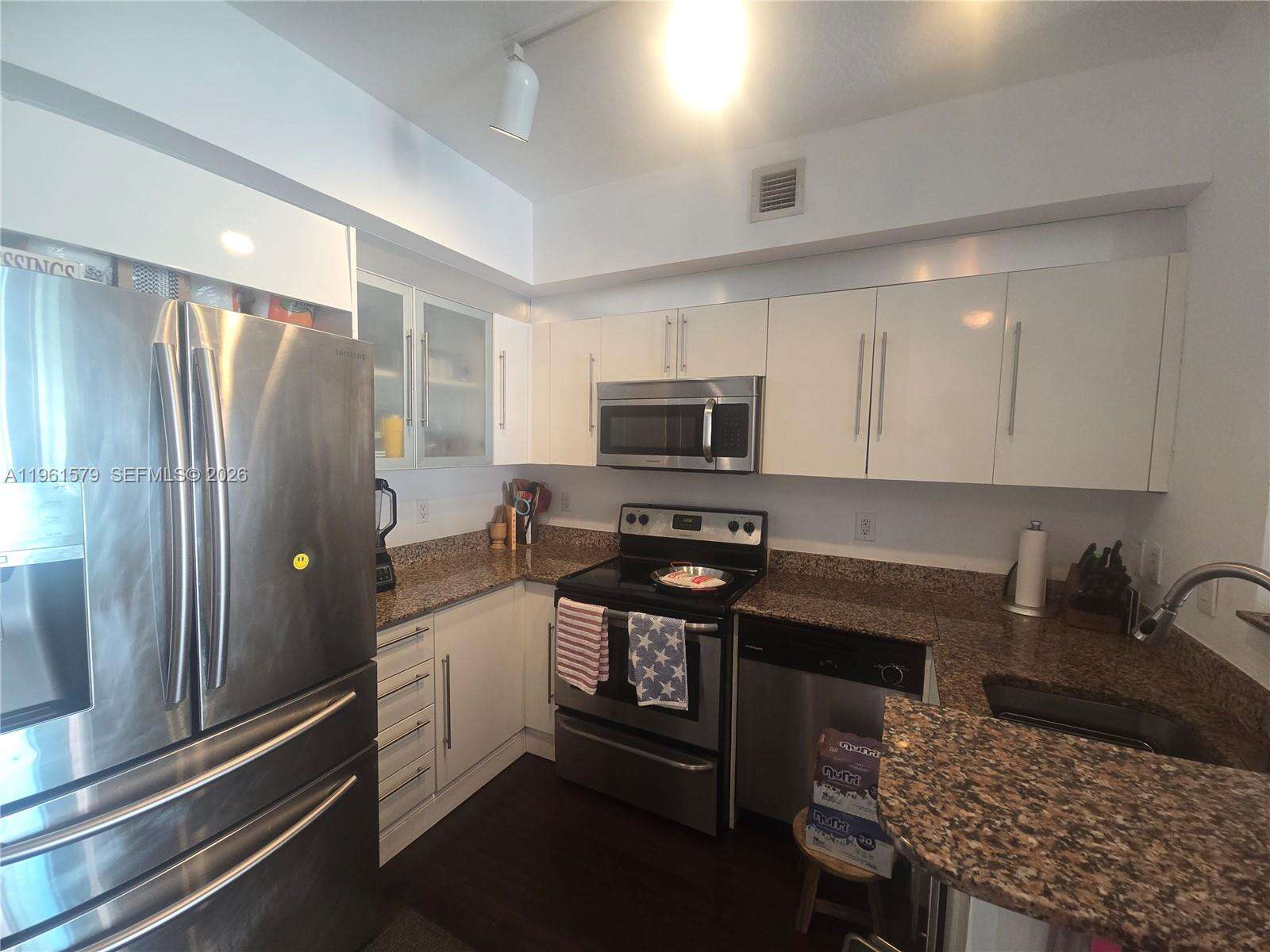 One Miami East at 335 Biscayne Blvd, Miami, FL 33131 - For Sale photo 13