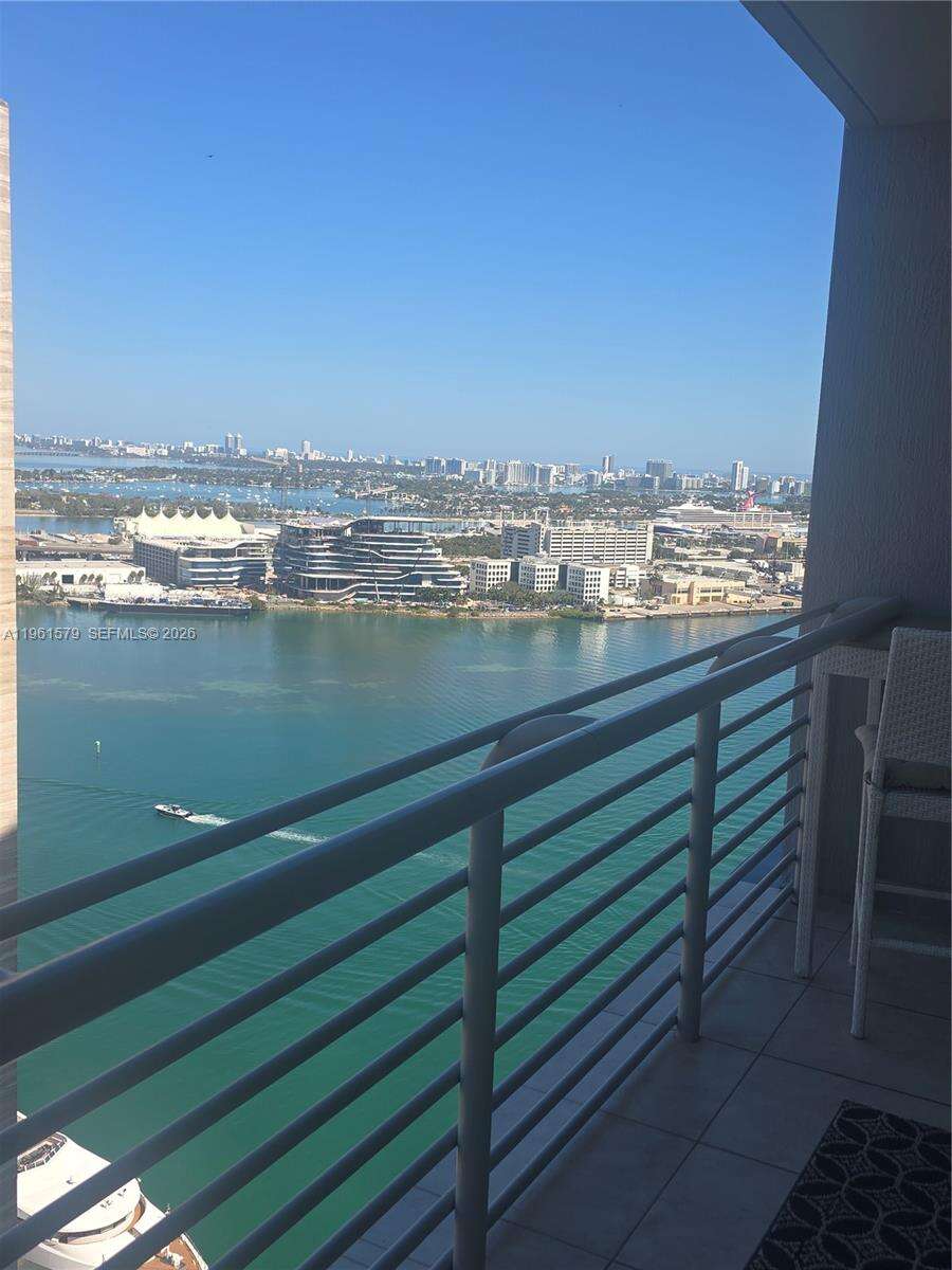 One Miami East at 335 Biscayne Blvd, Miami, FL 33131 - For Sale photo 4
