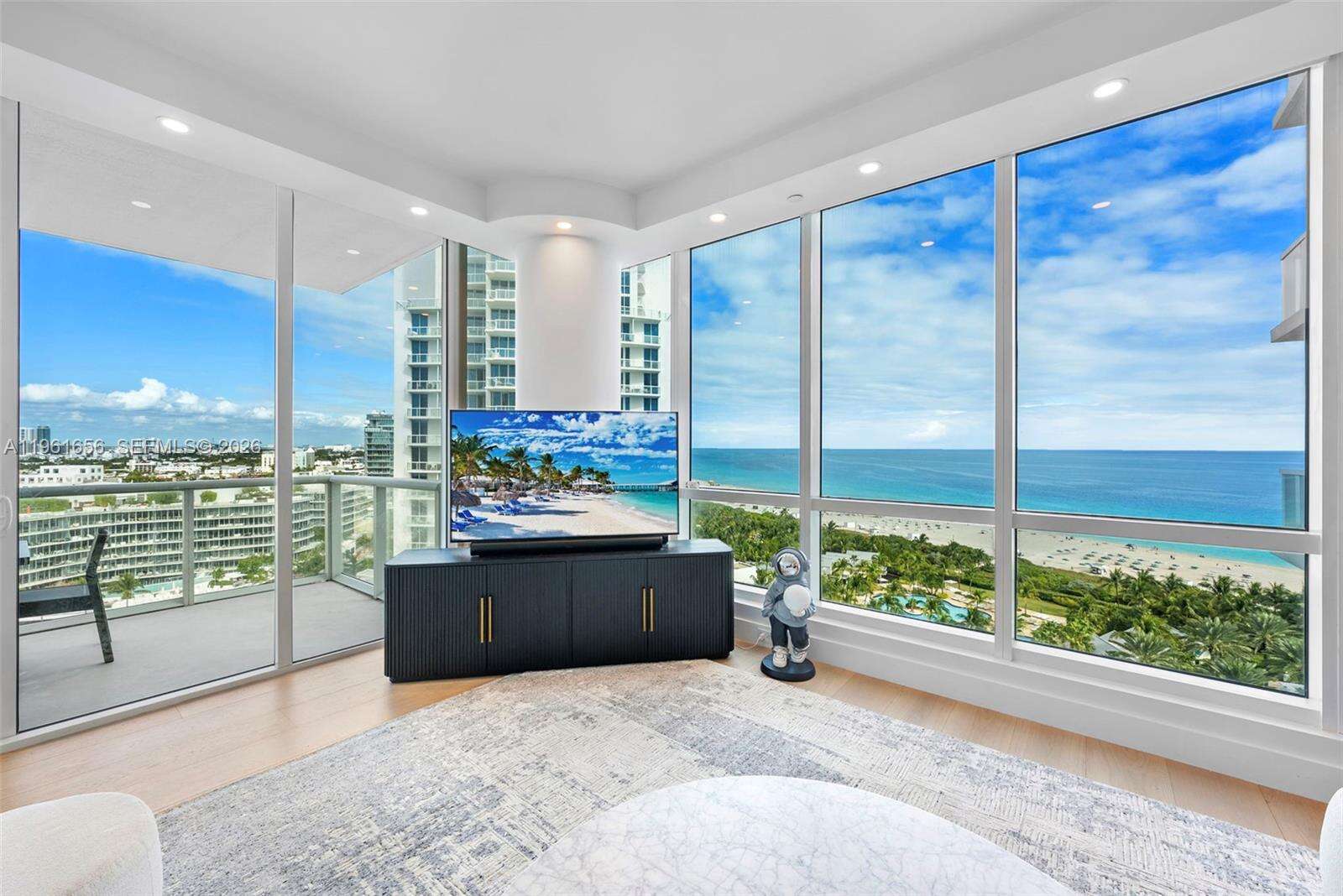 CONTINUUM ON SOUTH BEACH CONDO THE SOUTH TOWER - 100 Pointe Dr, Miami Beach, FL 33139 | Picture 6