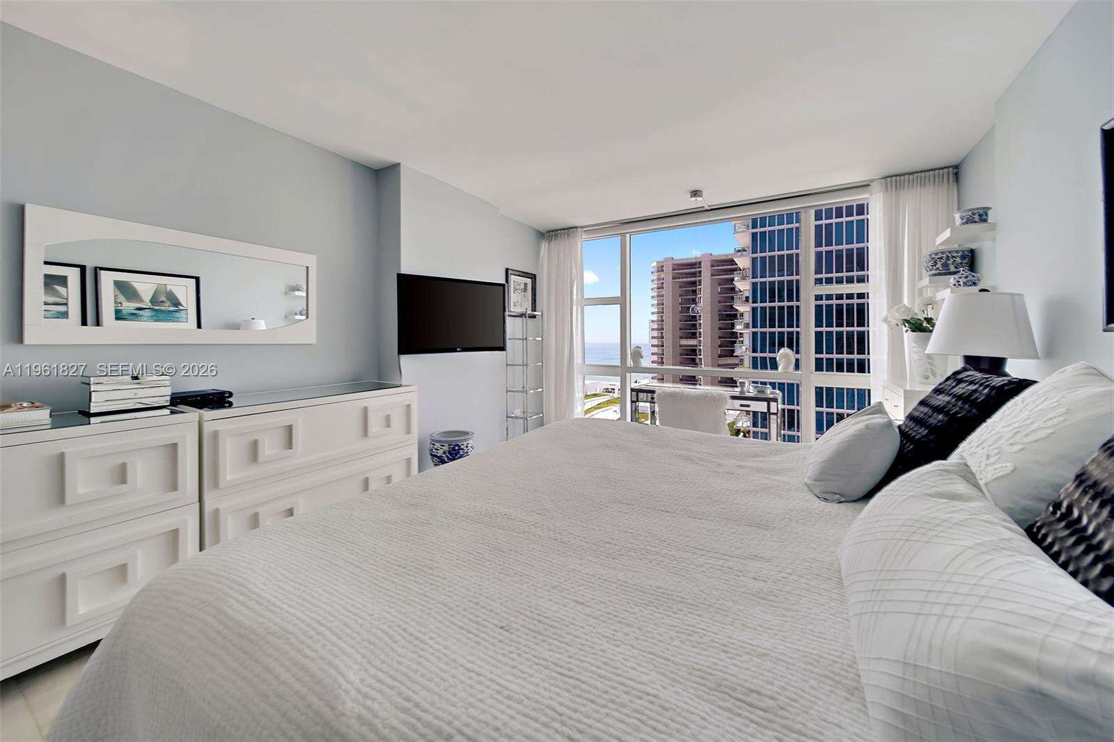 CENTRAL CARILLON BEACH - 6801 Collins Ave, Miami Beach, FL 33141 | Picture 16