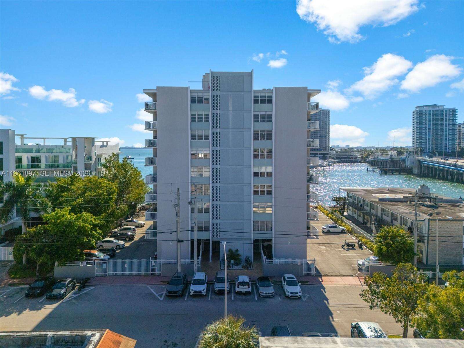 Villa Bay Vista Condos for Sale & Rent | Picture 1