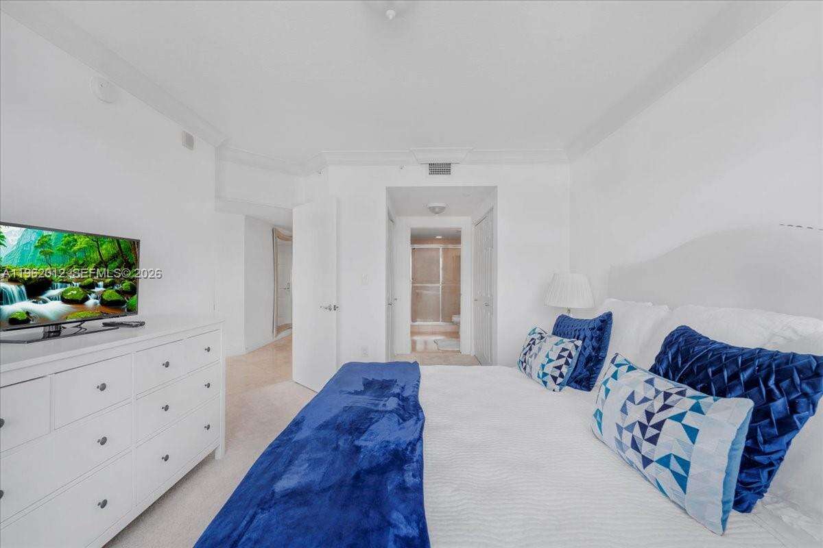 Turnberry On The Green at 19501 Country Club Dr, Aventura, FL 33180 - For Sale photo 14