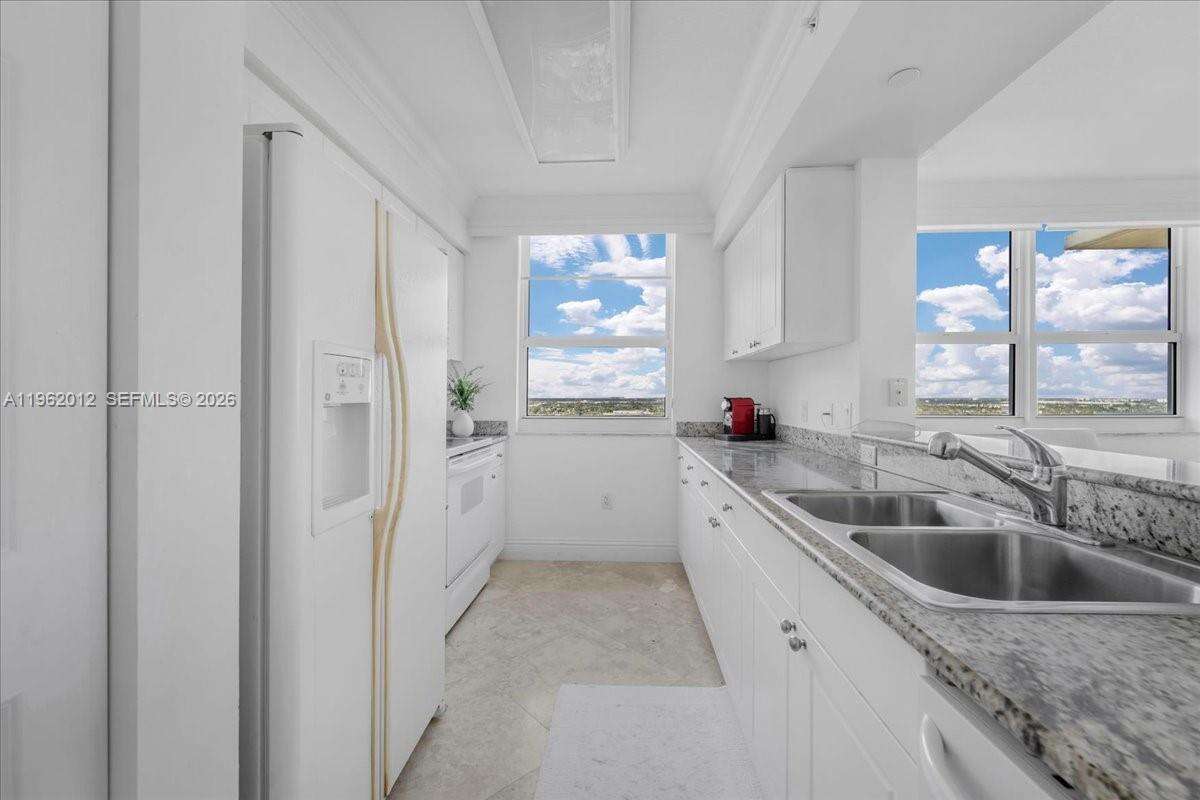 Turnberry On The Green at 19501 Country Club Dr, Aventura, FL 33180 - For Sale photo 8