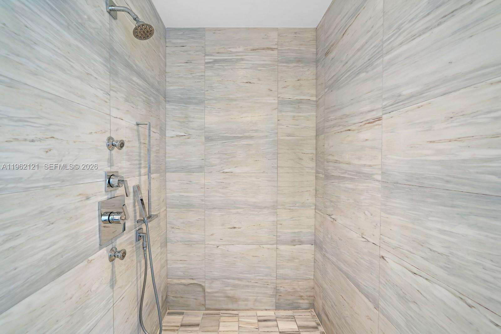 2201 COLLINS AVE - 2201 Collins Ave, Miami Beach, FL 33139 | Picture 4