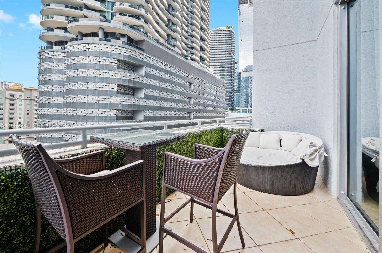 1060 Brickell at 1050 Brickell Ave, Miami, FL 33131 - For Sale photo 11