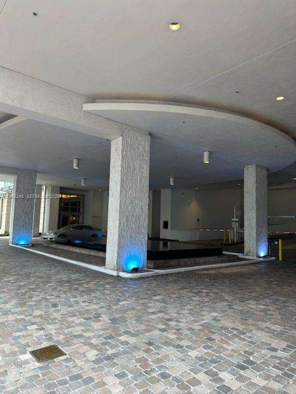 1060 Brickell at 1050 Brickell Ave, Miami, FL 33131 - For Sale photo 3