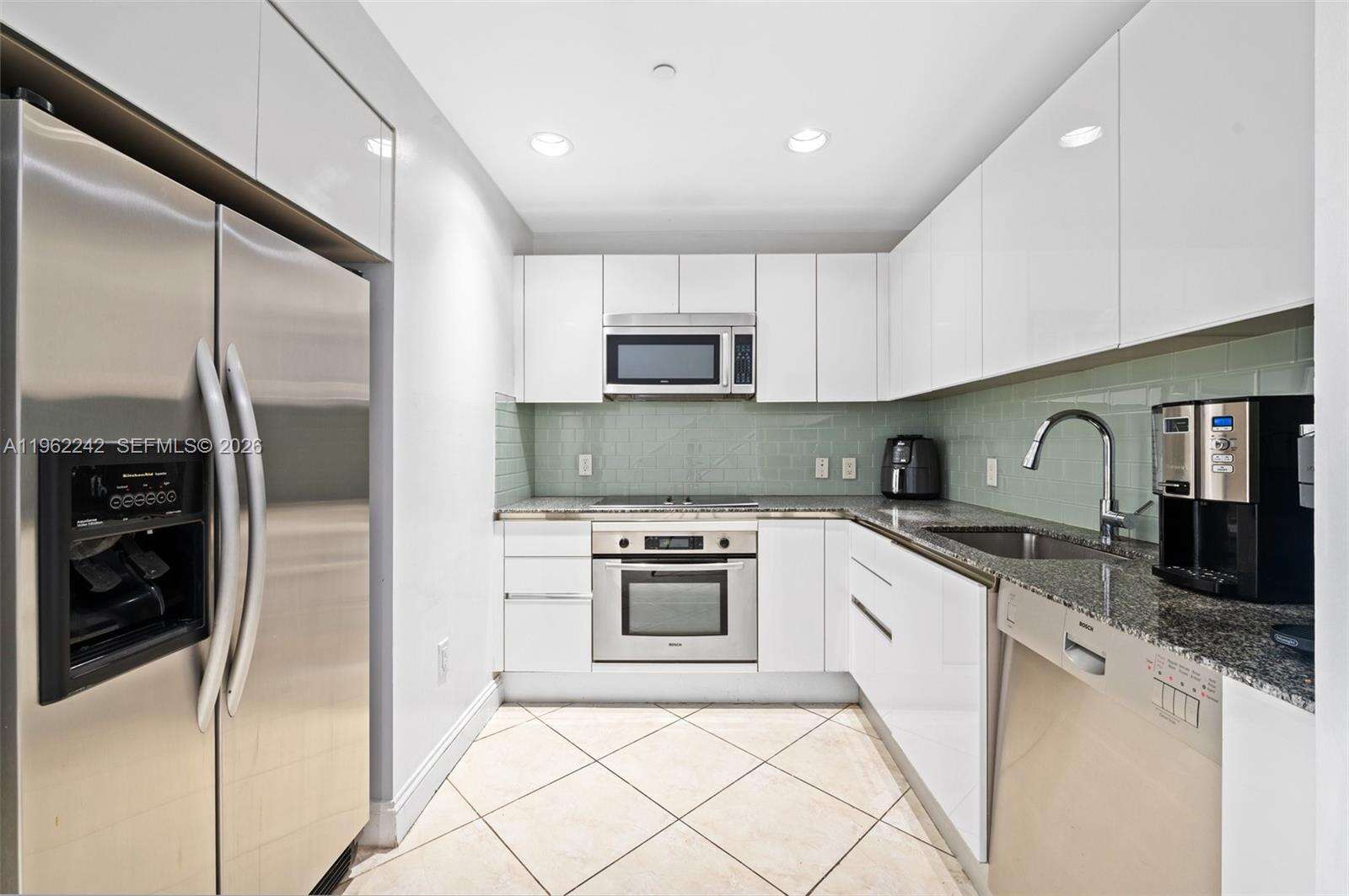 1060 Brickell at 1050 Brickell Ave, Miami, FL 33131 - For Sale photo 6