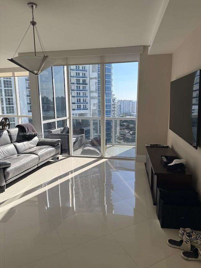 TRUMP ROYALE - 18201 Collins Ave, Sunny Isles Beach, FL 33160 | Picture 2