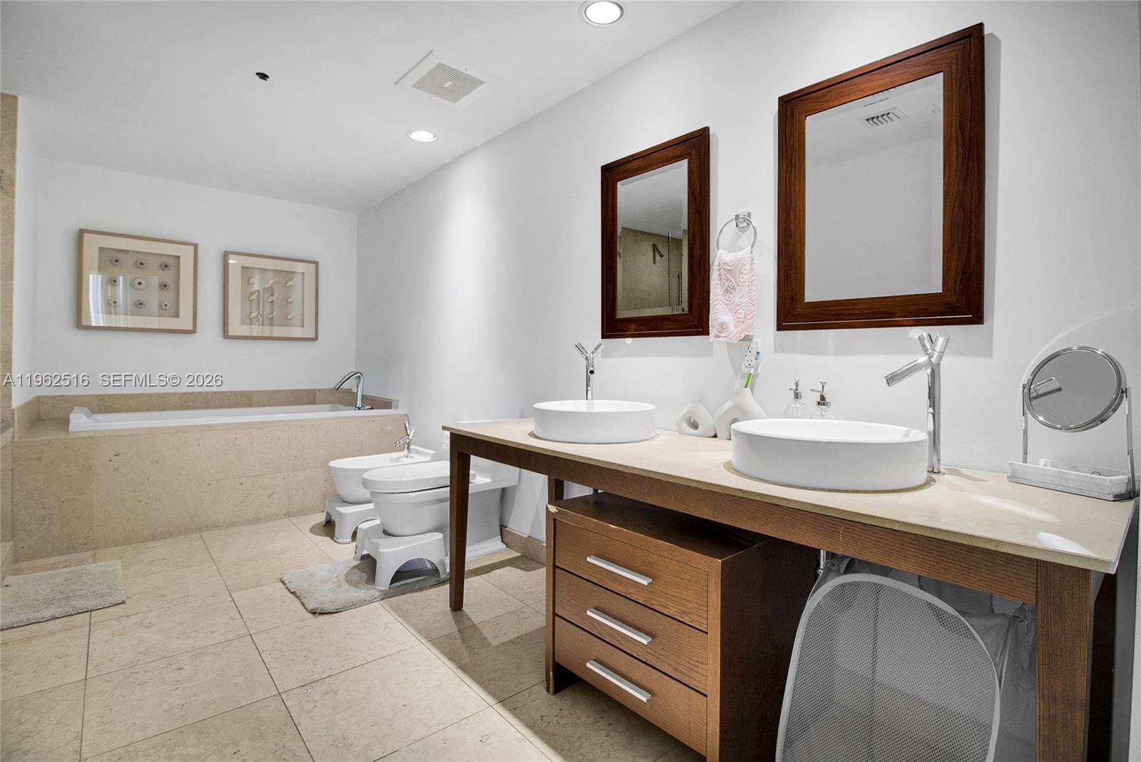 ICONBRICKELL CONDO NO 1 - 465 Brickell Ave, Miami, FL 33131 | Picture 17