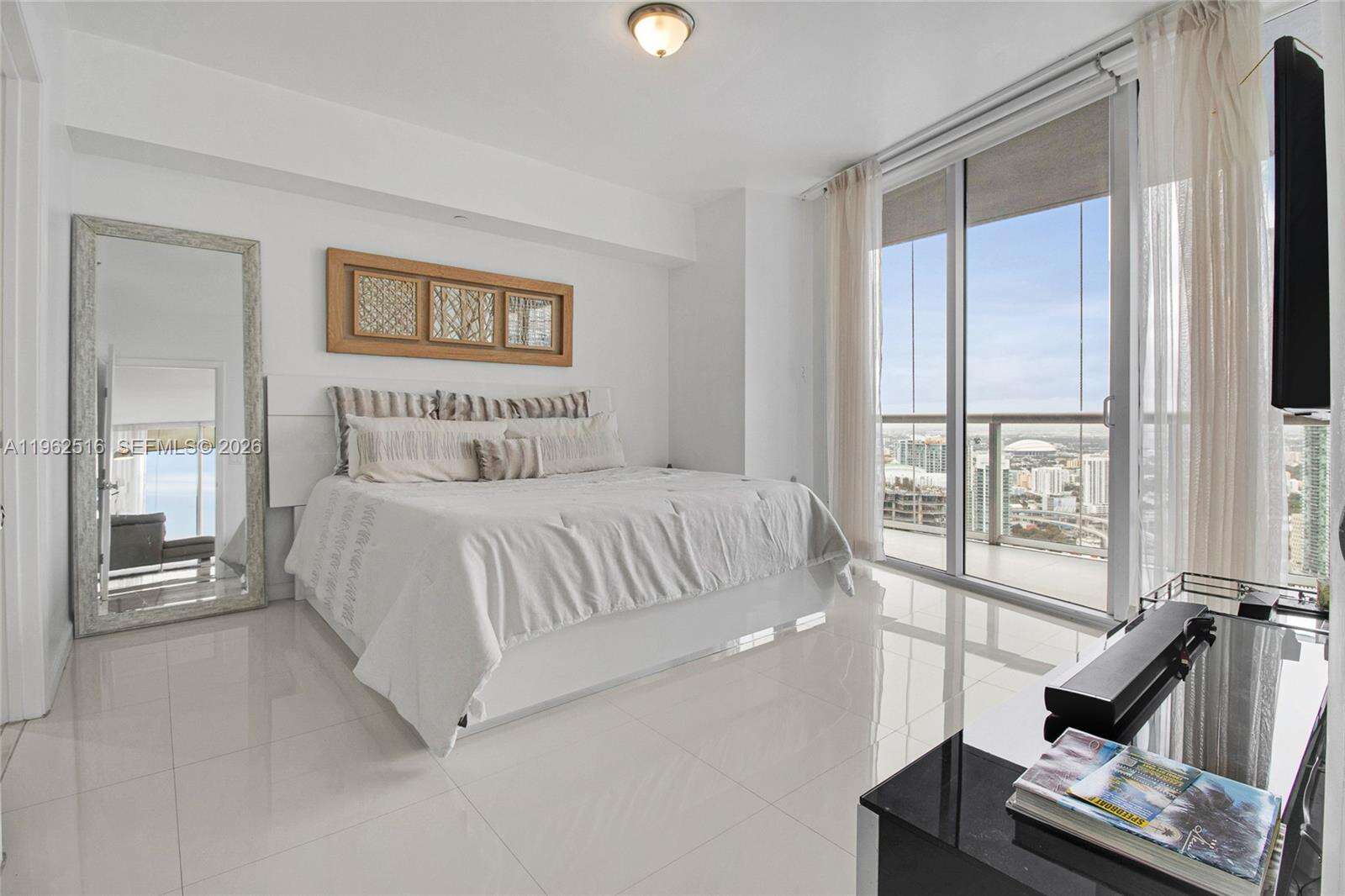 ICONBRICKELL CONDO NO 1 - 465 Brickell Ave, Miami, FL 33131 | Picture 5