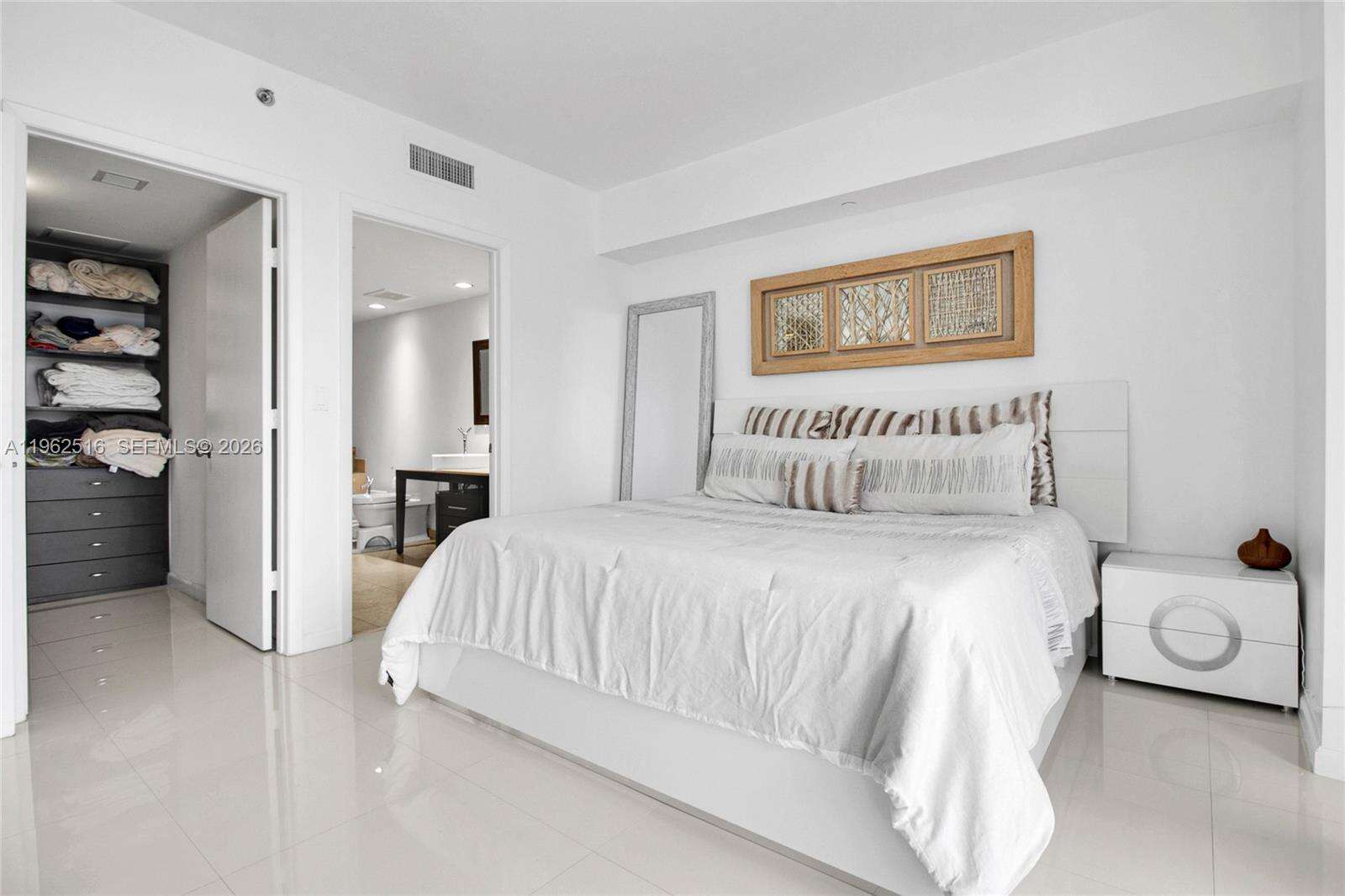 ICONBRICKELL CONDO NO 1 - 465 Brickell Ave, Miami, FL 33131 | Picture 6