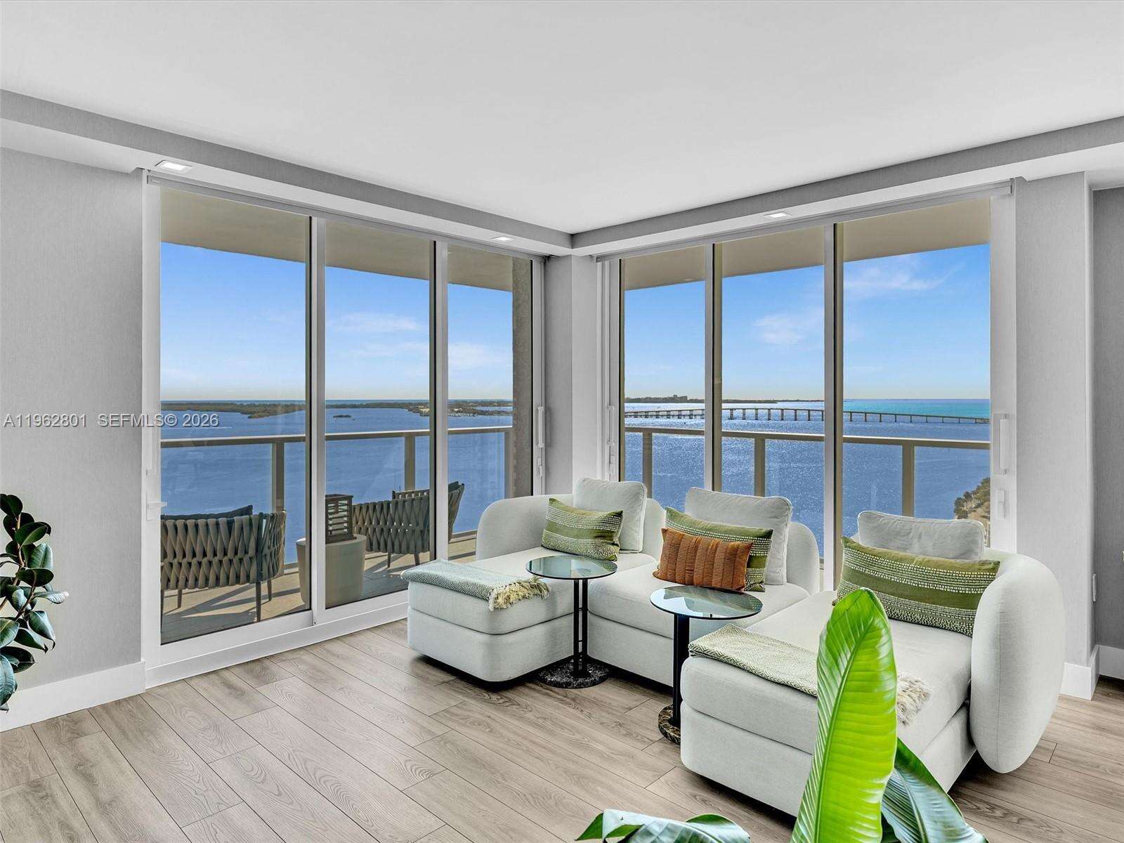 THE MARK ON BRICKELL - 1155 Brickell Bay Dr, Miami, FL 33131 | Picture 2