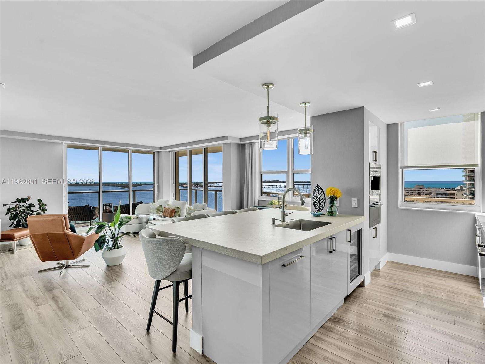 THE MARK ON BRICKELL - 1155 Brickell Bay Dr, Miami, FL 33131 | Picture 4